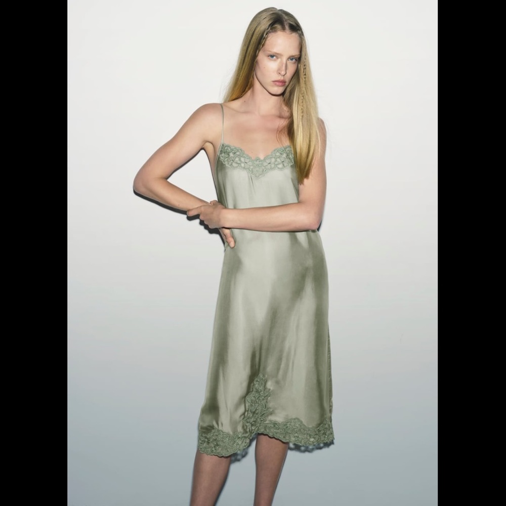 Cupro dress with lace